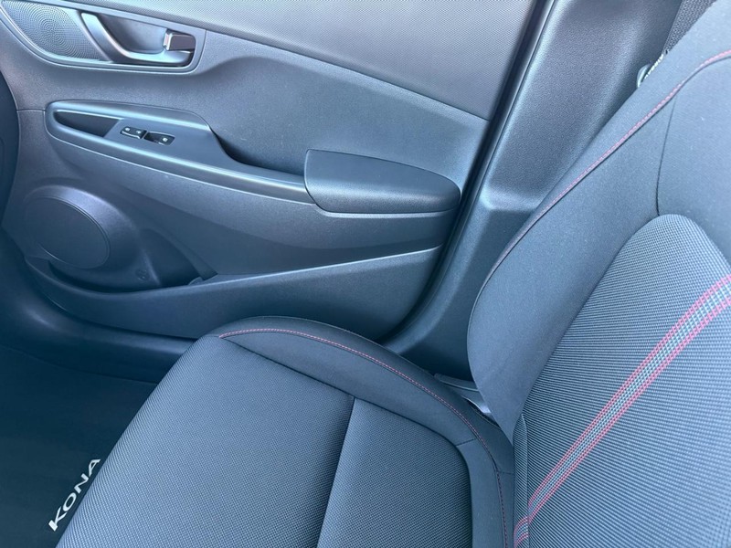 Hyundai Kona Vehicle Image 21