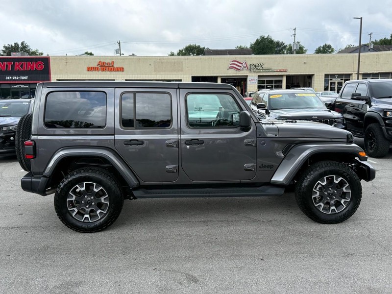 Jeep Wrangler Vehicle Image 02
