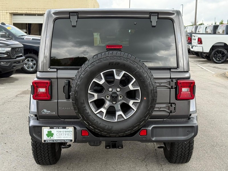 Jeep Wrangler Vehicle Image 04