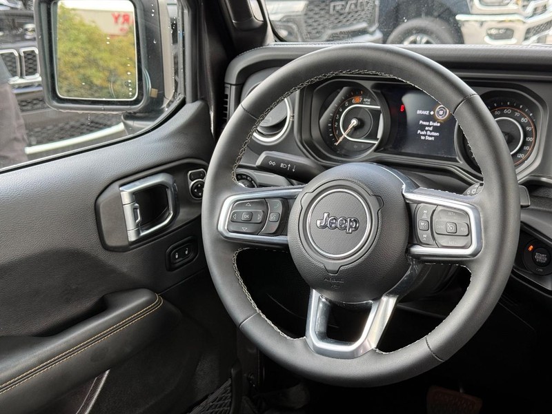 Jeep Wrangler Vehicle Image 12