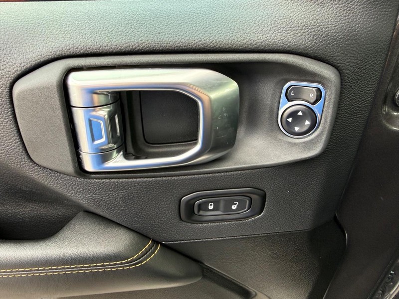Jeep Wrangler Vehicle Image 24