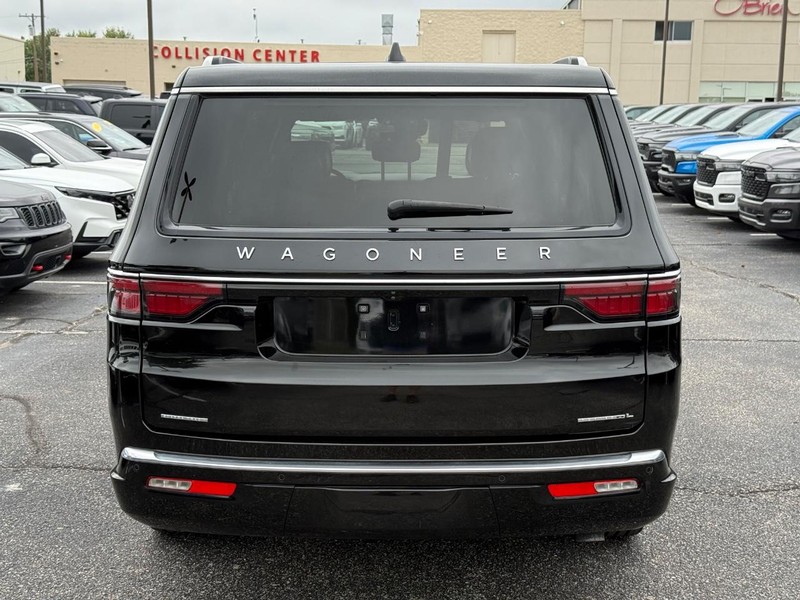Jeep Wagoneer L Vehicle Image 04