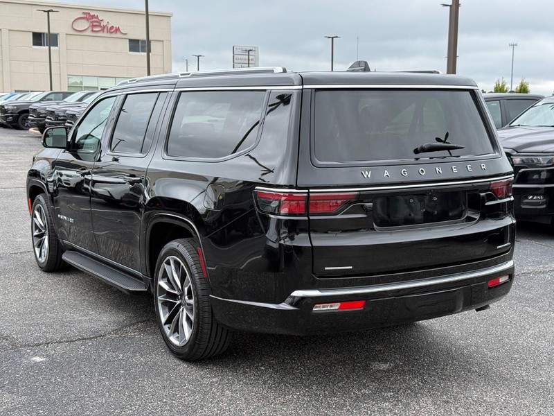 Jeep Wagoneer L Vehicle Image 05