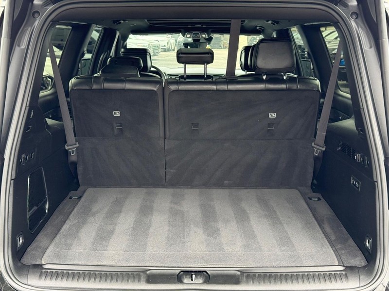 Jeep Wagoneer L Vehicle Image 07