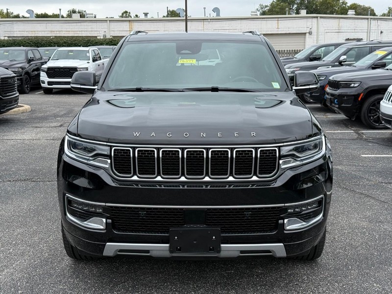 Jeep Wagoneer L Vehicle Image 10