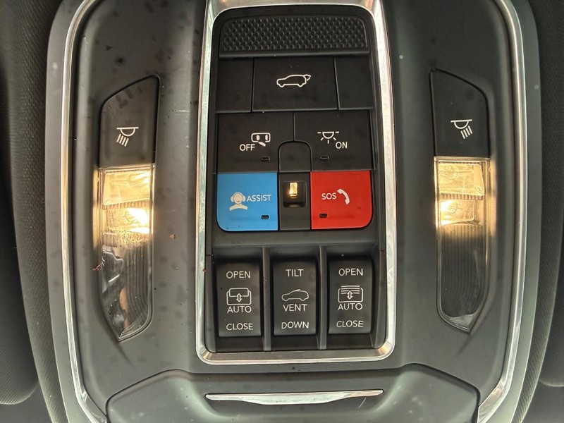 Jeep Wagoneer L Vehicle Image 23
