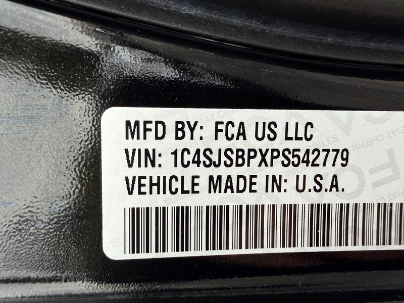 Jeep Wagoneer L Vehicle Image 28