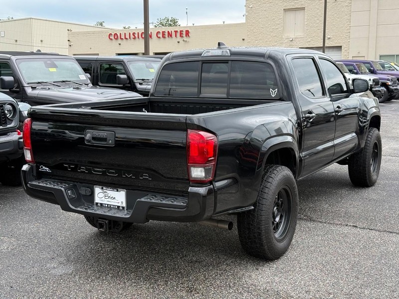 Toyota Tacoma 4WD Vehicle Image 03