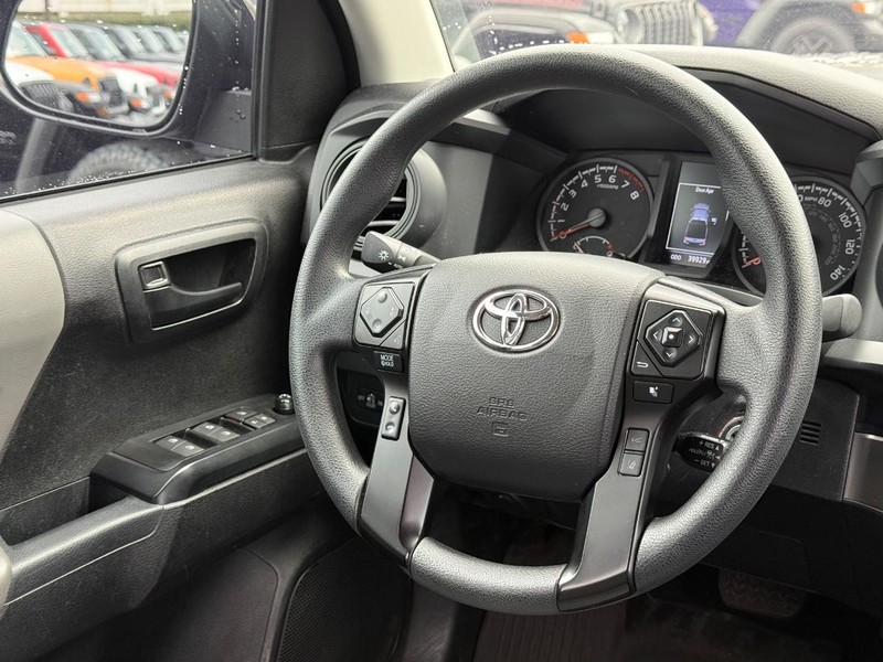 Toyota Tacoma 4WD Vehicle Image 12