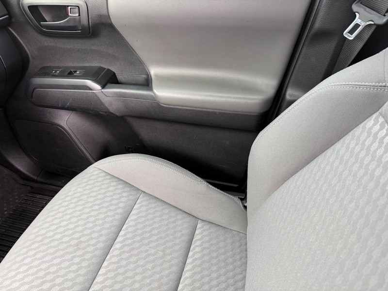 Toyota Tacoma 4WD Vehicle Image 18