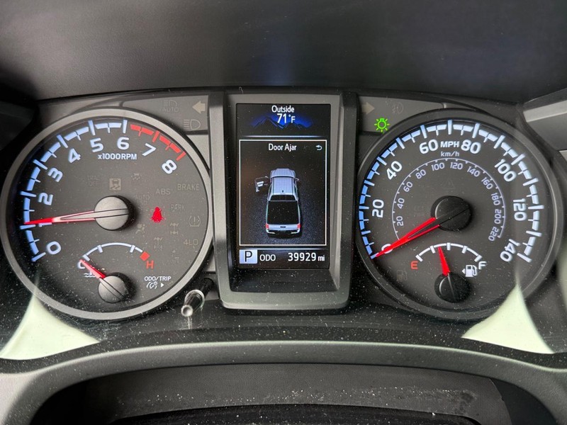 Toyota Tacoma 4WD Vehicle Image 19