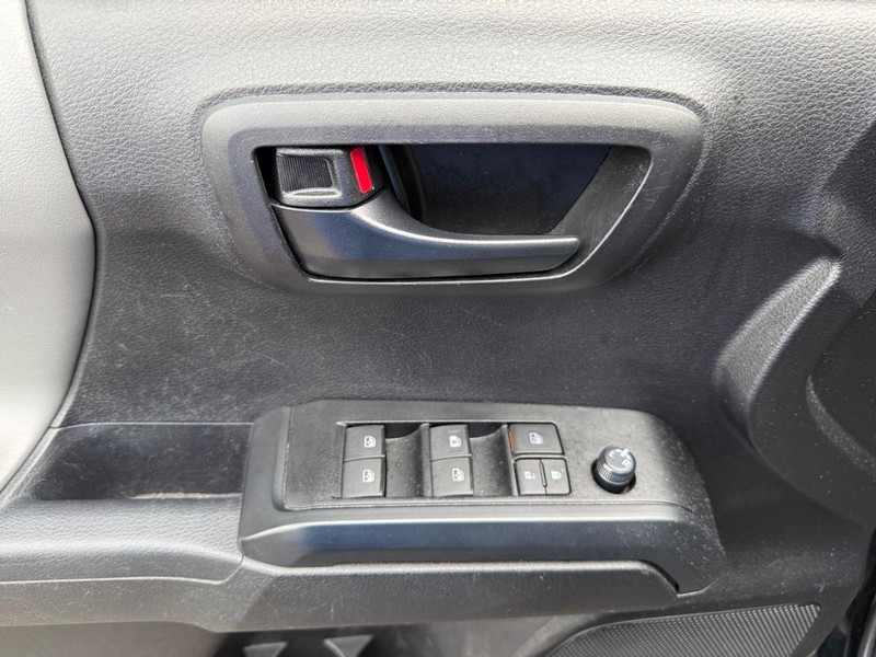Toyota Tacoma 4WD Vehicle Image 21