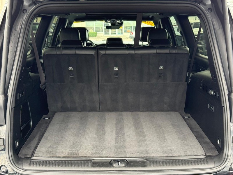 Jeep Wagoneer L Vehicle Image 07