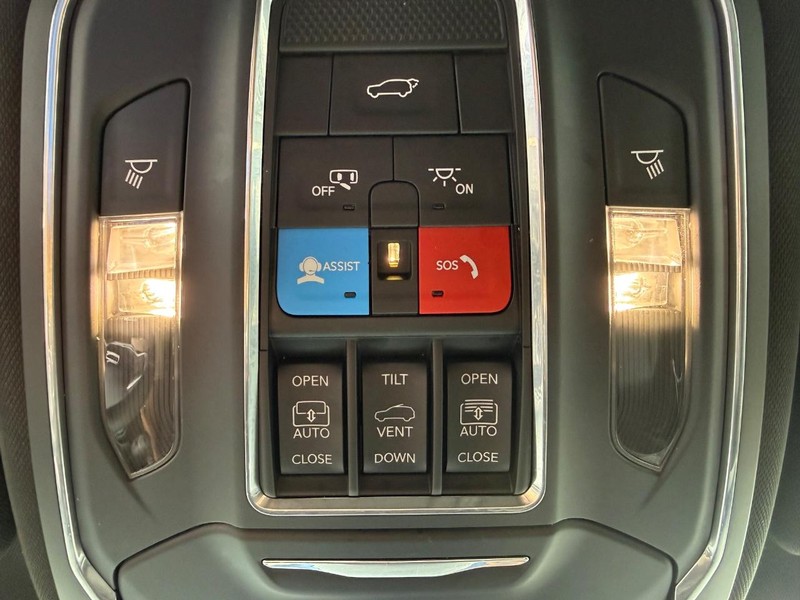 Jeep Wagoneer L Vehicle Image 23
