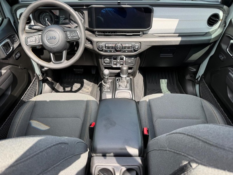 Jeep Wrangler 4xe Vehicle Image 11