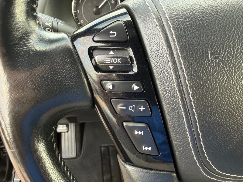 Nissan Armada Vehicle Image 16
