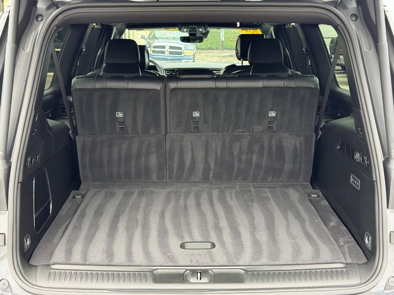 Jeep Grand Wagoneer L Vehicle Image 07