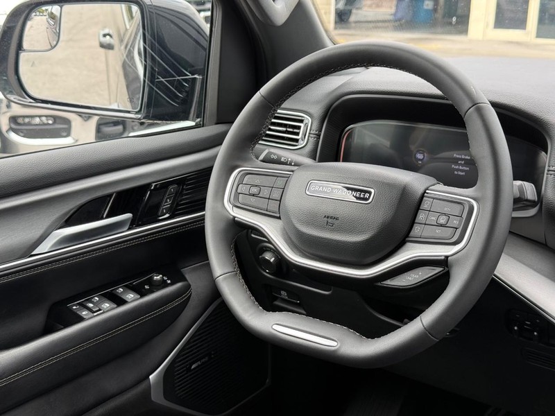 Jeep Grand Wagoneer L Vehicle Image 14