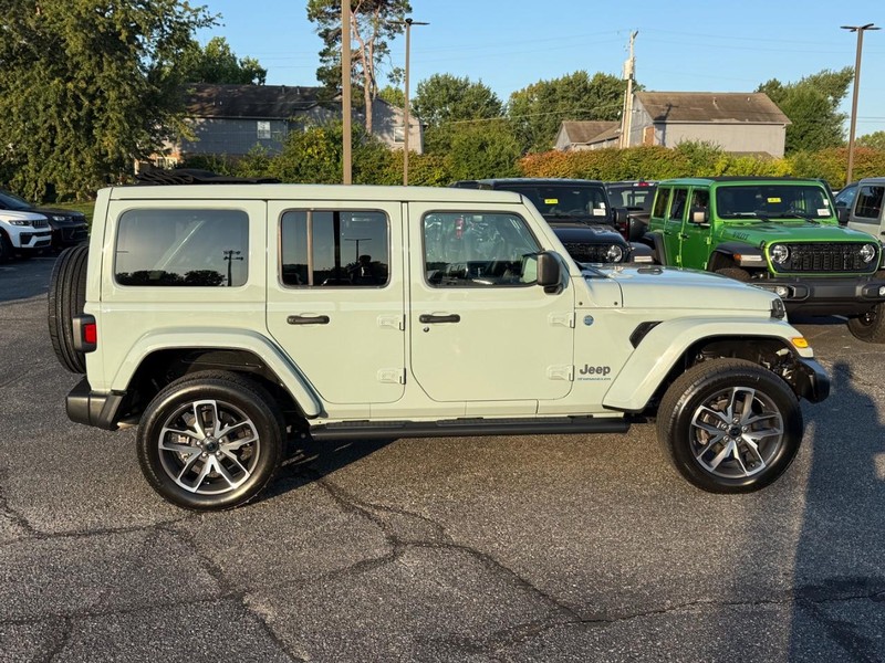 Jeep Wrangler 4xe Vehicle Image 02
