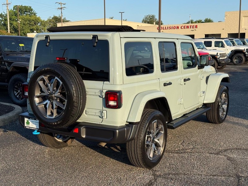Jeep Wrangler 4xe Vehicle Image 03