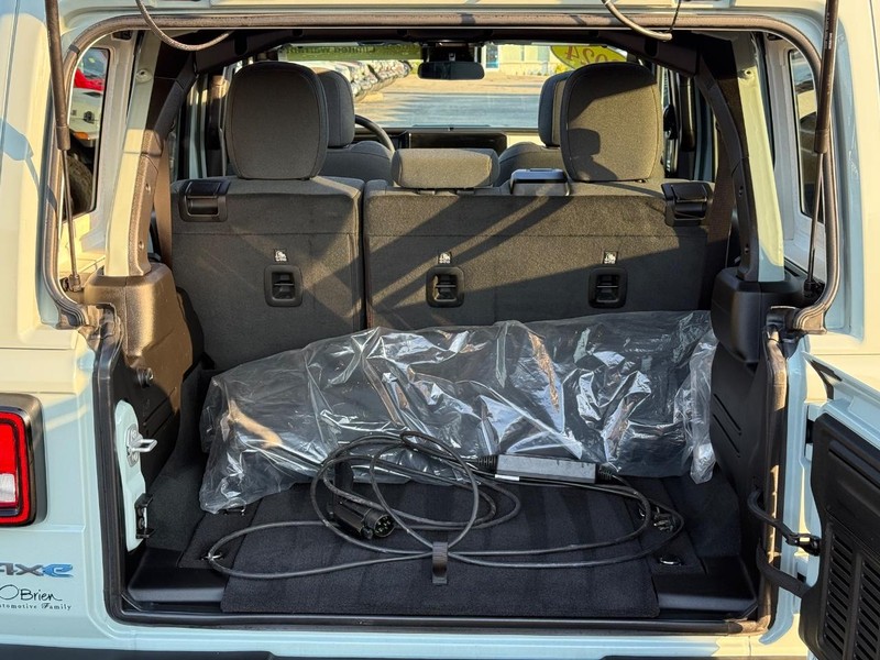Jeep Wrangler 4xe Vehicle Image 07