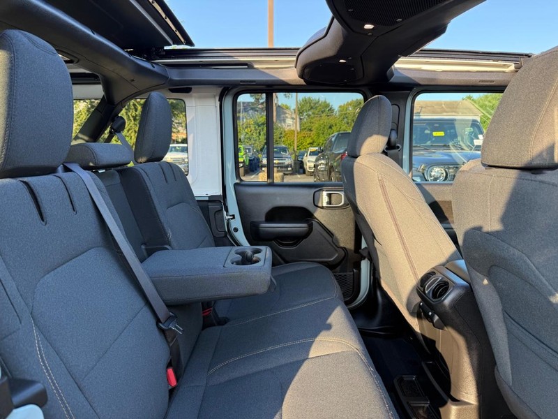 Jeep Wrangler 4xe Vehicle Image 10
