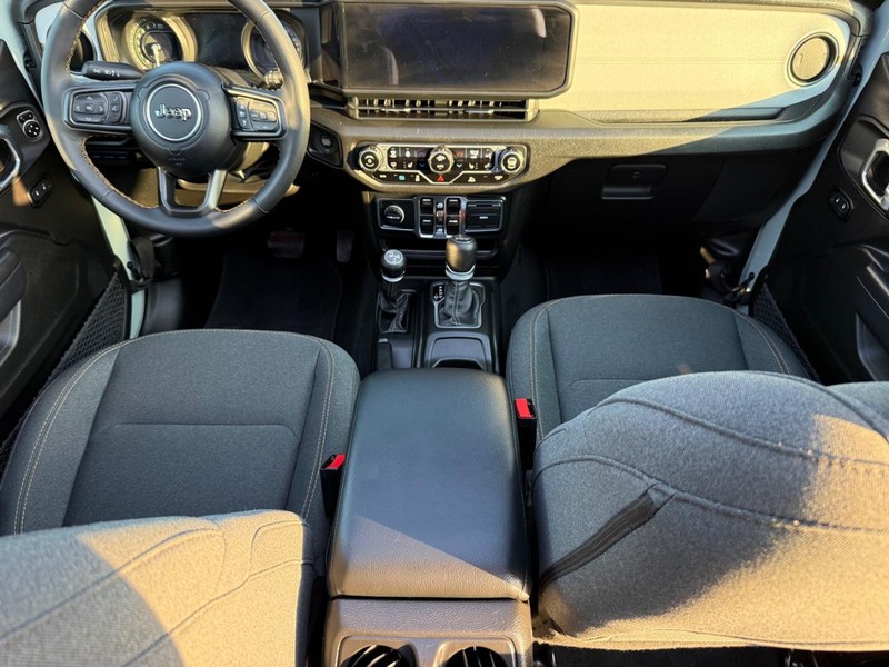 Jeep Wrangler 4xe Vehicle Image 12