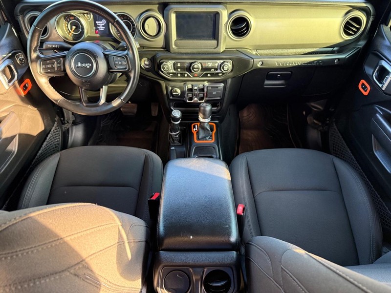 Jeep Wrangler Vehicle Image 11