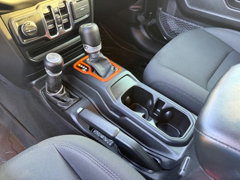 Jeep Wrangler Vehicle Image 19