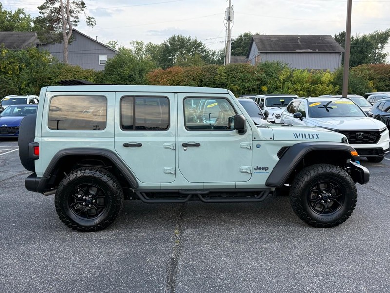 Jeep Wrangler 4xe Vehicle Image 02