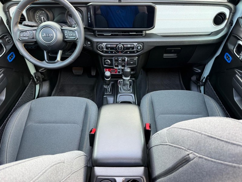 Jeep Wrangler 4xe Vehicle Image 12
