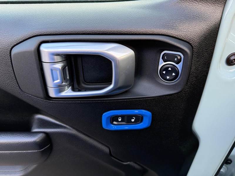 Jeep Wrangler 4xe Vehicle Image 25
