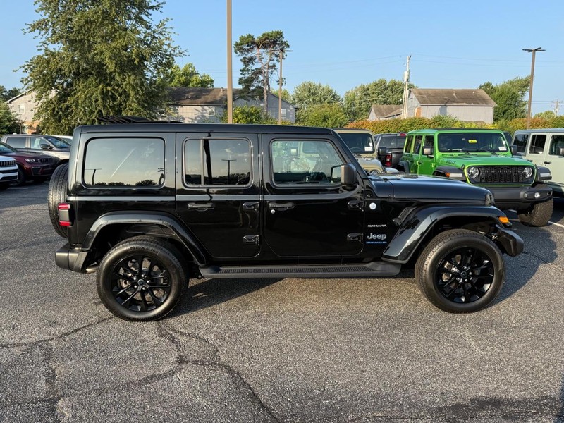 Jeep Wrangler 4xe Vehicle Image 02