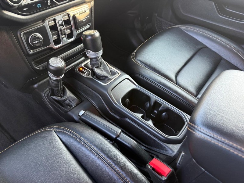 Jeep Wrangler 4xe Vehicle Image 21