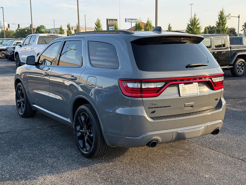 Dodge Durango Vehicle Full-screen Gallery Image 05