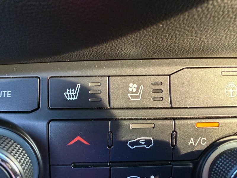 Dodge Durango Vehicle Full-screen Gallery Image 19