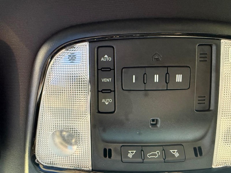 Dodge Durango Vehicle Full-screen Gallery Image 25