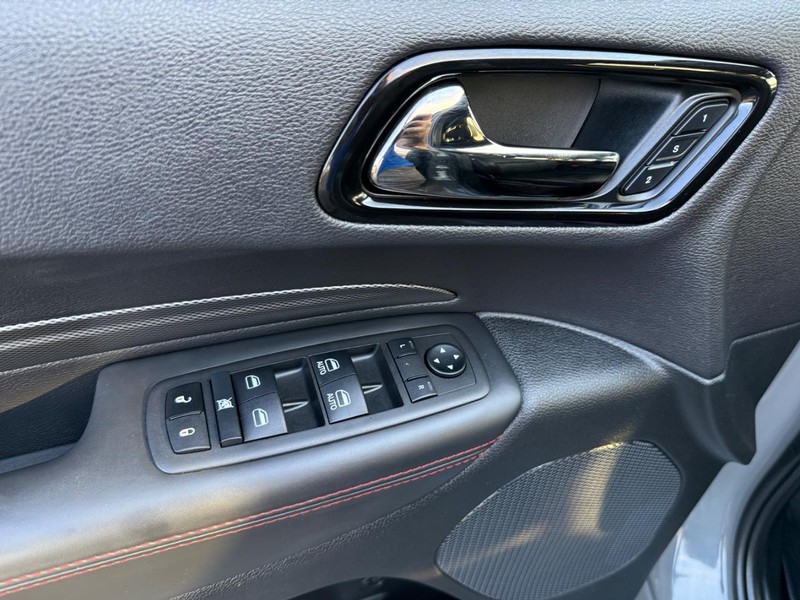 Dodge Durango Vehicle Full-screen Gallery Image 28