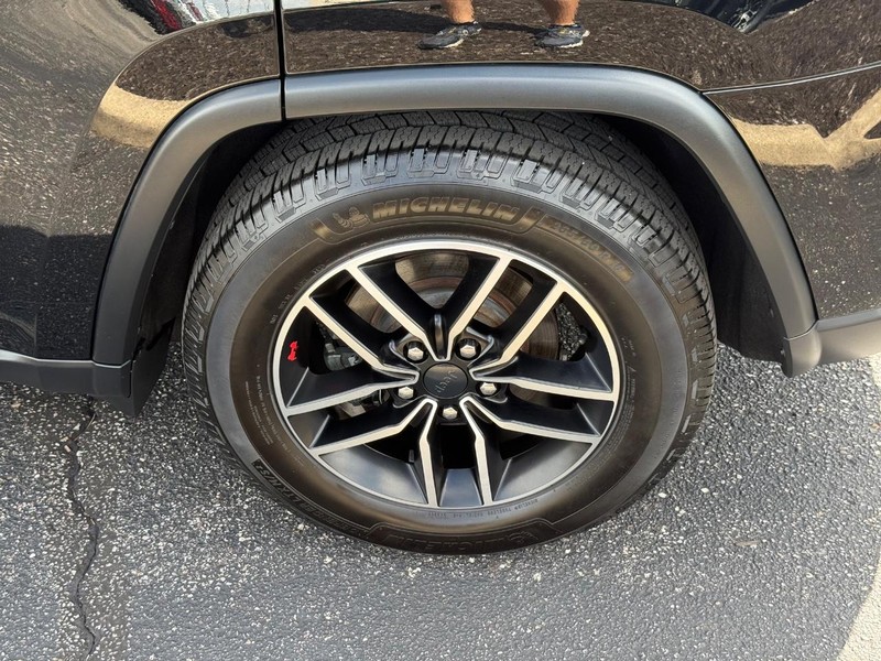 Jeep Grand Cherokee Vehicle Image 06