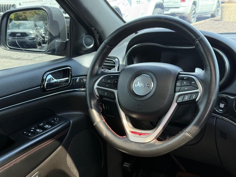 Jeep Grand Cherokee Vehicle Image 14