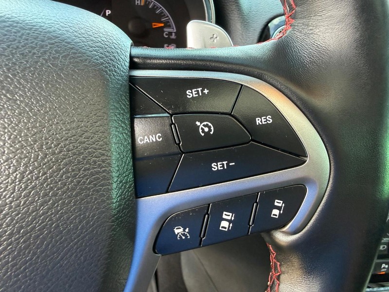 Jeep Grand Cherokee Vehicle Image 16