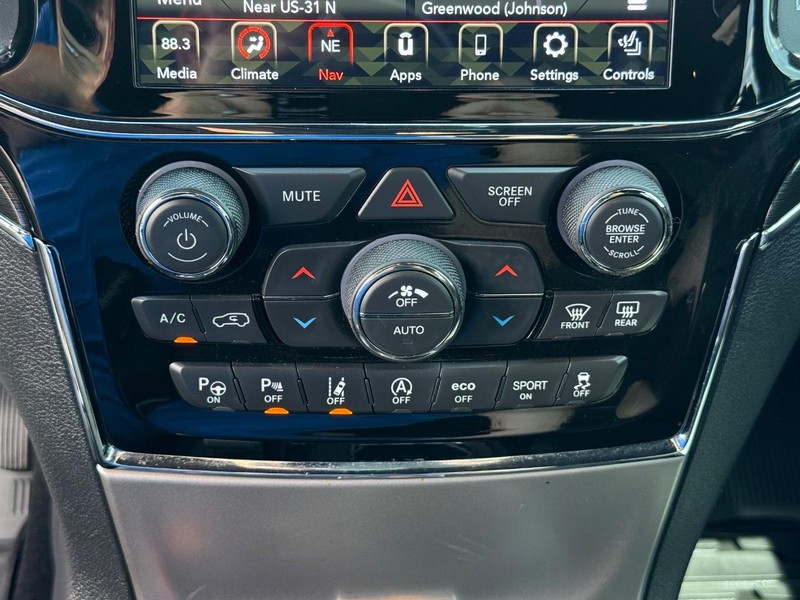 Jeep Grand Cherokee Vehicle Image 21