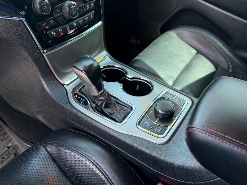 Jeep Grand Cherokee Vehicle Image 22