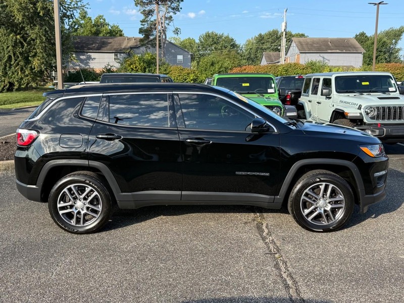 Jeep Compass Vehicle Image 02