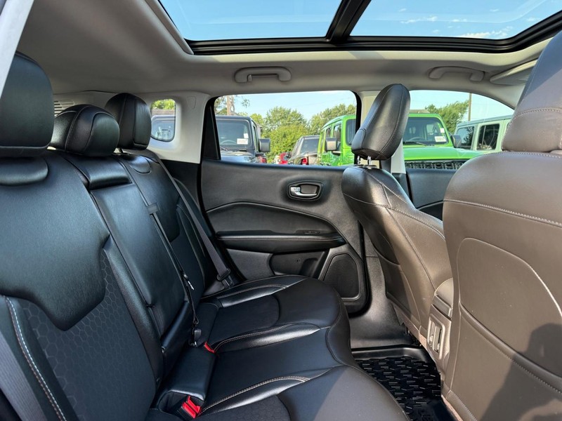 Jeep Compass Vehicle Image 10
