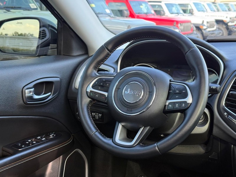 Jeep Compass Vehicle Image 13