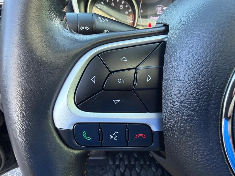 Jeep Compass Vehicle Image 14