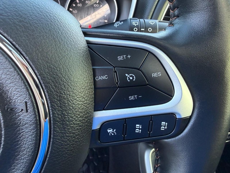 Jeep Compass Vehicle Image 15