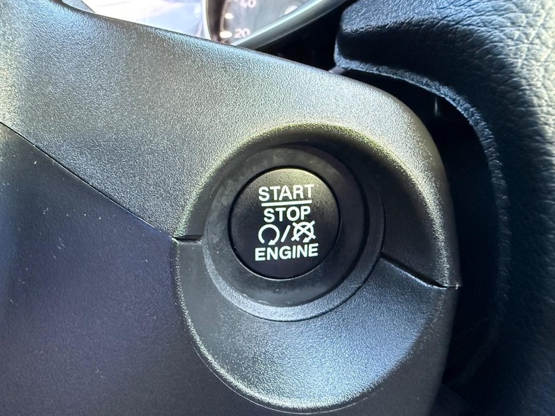Jeep Compass Vehicle Image 16