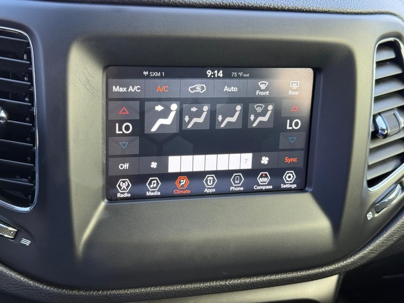 Jeep Compass Vehicle Image 17